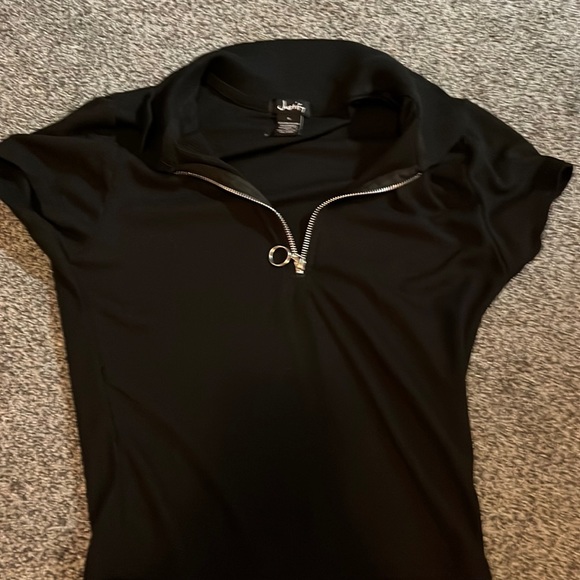 black top - Picture 1 of 1